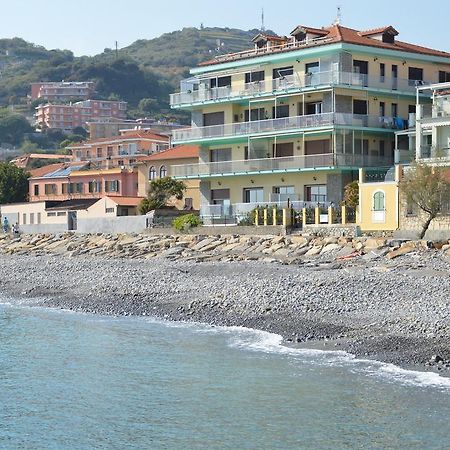 Riva Beach Apartment Riva Ligure Exterior foto