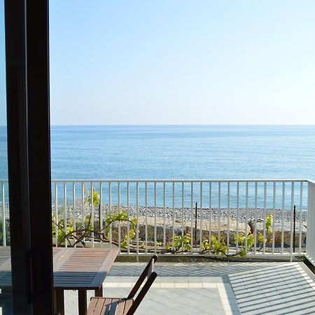 Riva Beach Apartment Riva Ligure Exterior foto