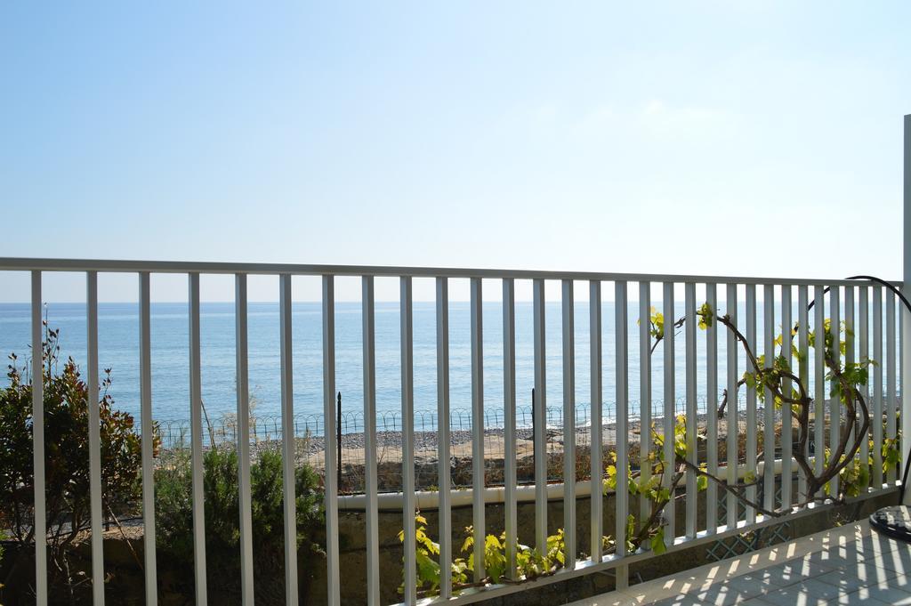 Riva Beach Apartment Riva Ligure Exterior foto