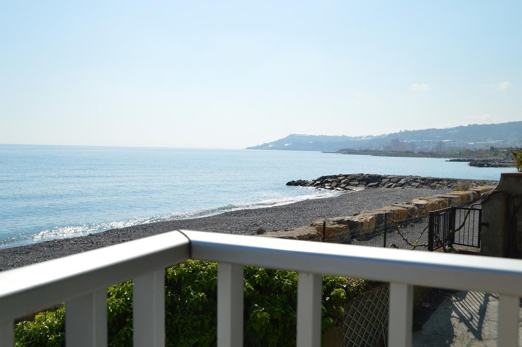 Riva Beach Apartment Riva Ligure Exterior foto